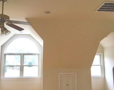 9078 Garage Apt Knoll Run Lane - Photo Thumbnail 6