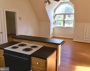 9078 Garage Apt Knoll Run Lane - Photo Thumbnail 5