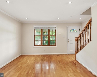 627 N Alfred Street N - Photo Thumbnail 4