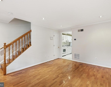 627 N Alfred Street N - Photo Thumbnail 2