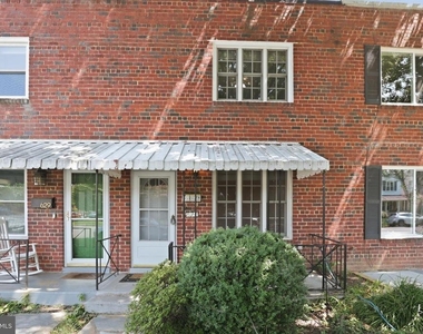 627 N Alfred Street N - Photo Thumbnail 1