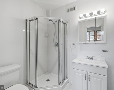 627 N Alfred Street N - Photo Thumbnail 13