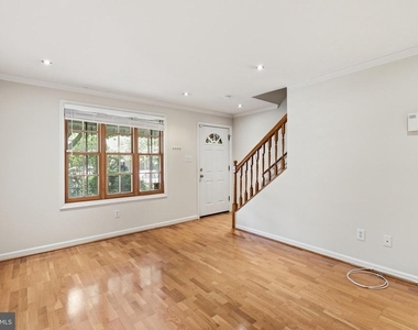 627 N Alfred Street N - Photo Thumbnail 3