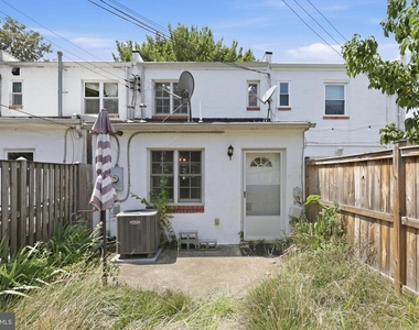 627 N Alfred Street N - Photo Thumbnail 24