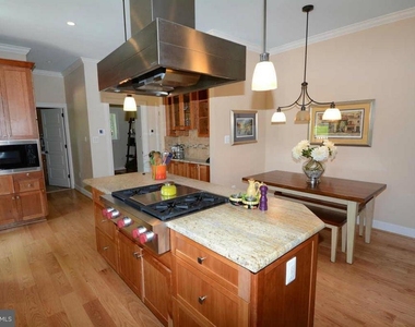 5010 Williamsburg Boulevard - Photo Thumbnail 9