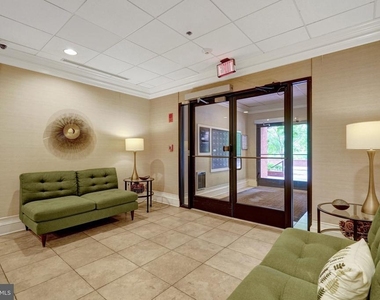 1029 N Stuart Street N - Photo Thumbnail 4