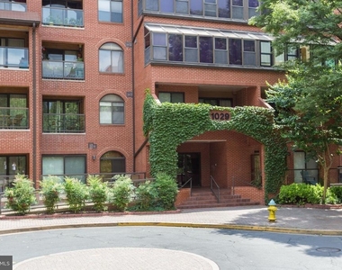 1029 N Stuart Street N - Photo Thumbnail 1