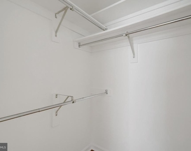 1029 N Stuart Street N - Photo Thumbnail 27
