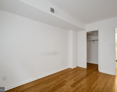 1029 N Stuart Street N - Photo Thumbnail 25