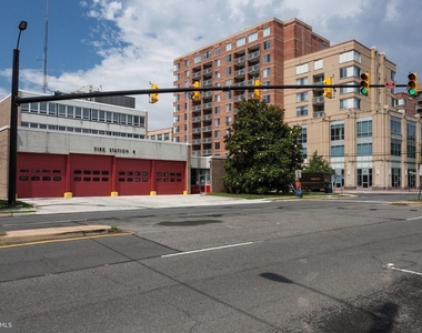 1029 N Stuart Street N - Photo Thumbnail 44