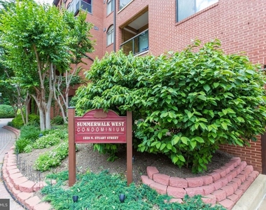 1029 N Stuart Street N - Photo Thumbnail 2