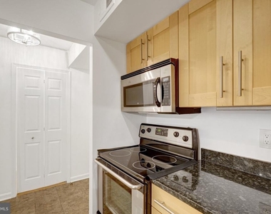 1029 N Stuart Street N - Photo Thumbnail 23