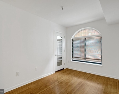 1029 N Stuart Street N - Photo Thumbnail 28