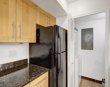 1029 N Stuart Street N - Photo Thumbnail 19