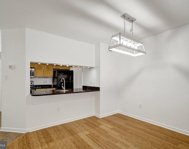 1029 N Stuart Street N - Photo Thumbnail 35