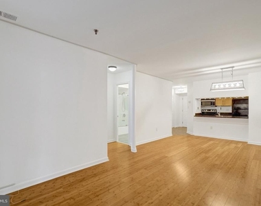 1029 N Stuart Street N - Photo Thumbnail 14