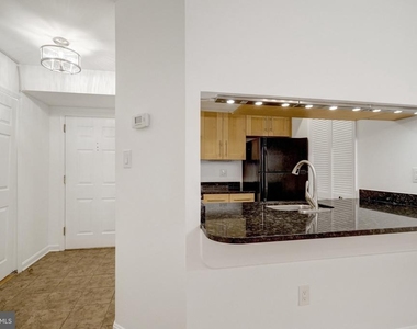1029 N Stuart Street N - Photo Thumbnail 8