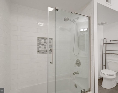 1029 N Stuart Street N - Photo Thumbnail 32