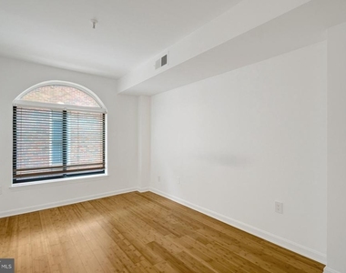 1029 N Stuart Street N - Photo Thumbnail 26