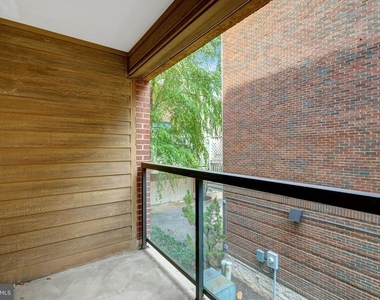 1029 N Stuart Street N - Photo Thumbnail 37