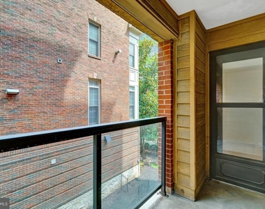 1029 N Stuart Street N - Photo Thumbnail 38