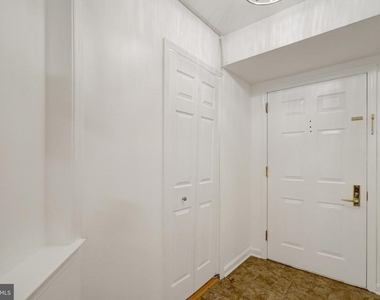 1029 N Stuart Street N - Photo Thumbnail 11
