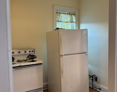 1104 W Market Street - Photo Thumbnail 8