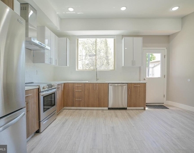1201 N Taylor Street - Photo Thumbnail 5