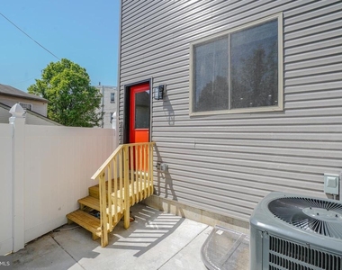 1201 N Taylor Street - Photo Thumbnail 26