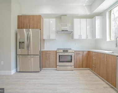 1201 N Taylor Street - Photo Thumbnail 6