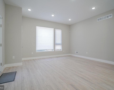 1201 N Taylor Street - Photo Thumbnail 10