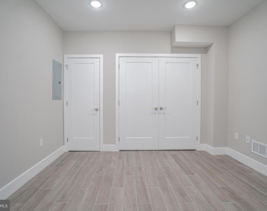 1201 N Taylor Street - Photo Thumbnail 15