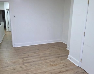 4228 N Fairhill Street - Photo Thumbnail 6