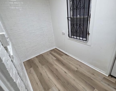 4228 N Fairhill Street - Photo Thumbnail 14