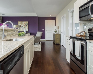 235 N Columbus Boulevard - Photo Thumbnail 38