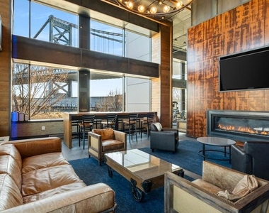 235 N Columbus Boulevard - Photo Thumbnail 28