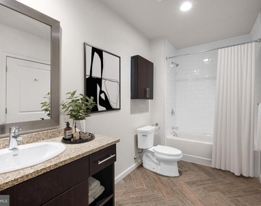 235 N Columbus Boulevard - Photo Thumbnail 5