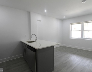 103 E Coulter Street - Photo Thumbnail 5