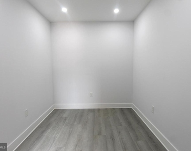 103 E Coulter Street - Photo Thumbnail 8