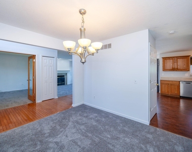 7798 Greene Farm Drive - Photo Thumbnail 4