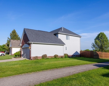7798 Greene Farm Drive - Photo Thumbnail 3