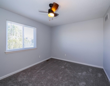 7798 Greene Farm Drive - Photo Thumbnail 6