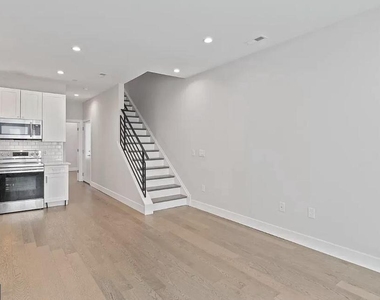 2118 N 8th Street - Photo Thumbnail 2
