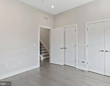 2118 N 8th Street - Photo Thumbnail 4