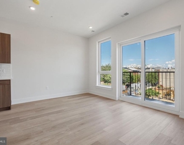 130 W Girard Avenue - Photo Thumbnail 17
