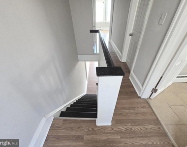 509 E Washington Lane - Photo Thumbnail 9