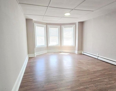 509 E Washington Lane - Photo Thumbnail 4
