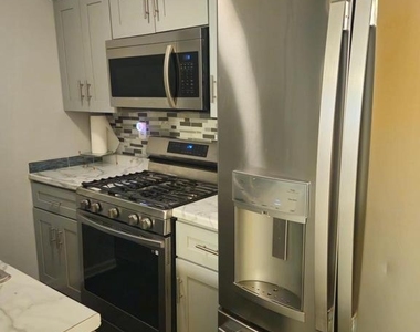 218 E Price Street - Photo Thumbnail 7