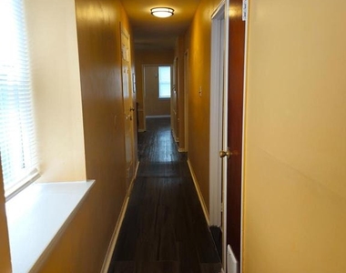 218 E Price Street - Photo Thumbnail 14