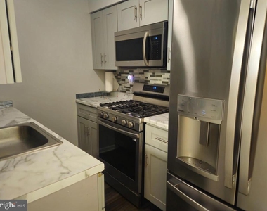 218 E Price Street - Photo Thumbnail 6